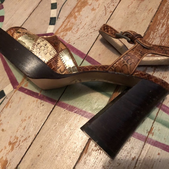 SHY Sandals - Picture 2 of 6